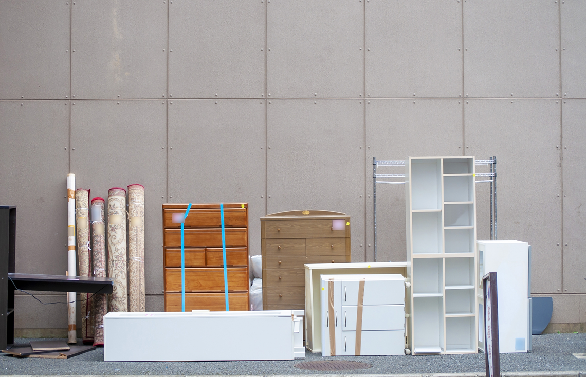 並べられた家具の画像